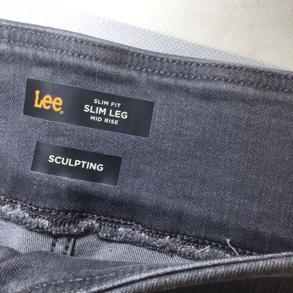 Lee Women’s Gray Sculpting Slim Fit Slim Leg Pull-On Jeans Size 18S- Irregular - Picture 7 of 12